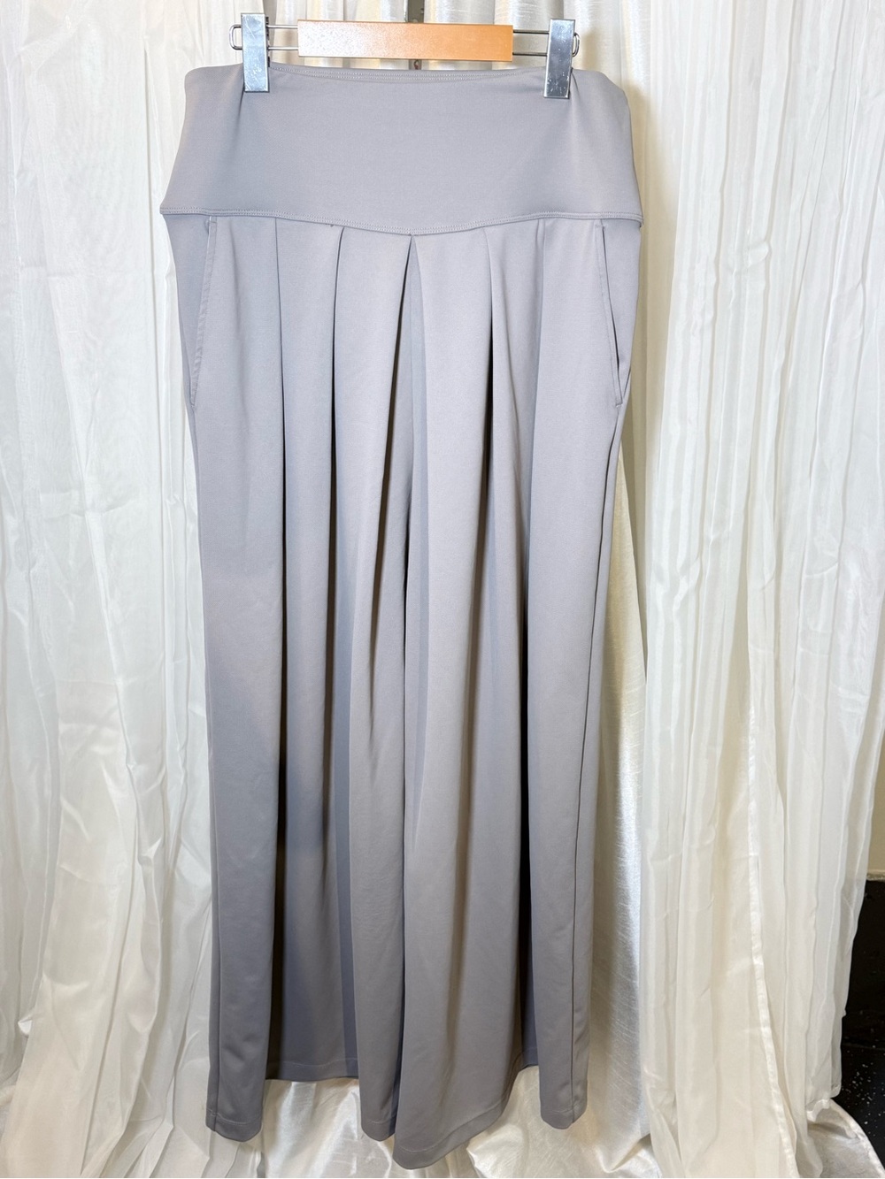HALARA Pleated dress pants in Light Gray